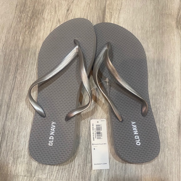 LOT OF 7 PAIRS OLD NAVY FLIP FLOPS. SIZE 6. New - Picture 12 of 14